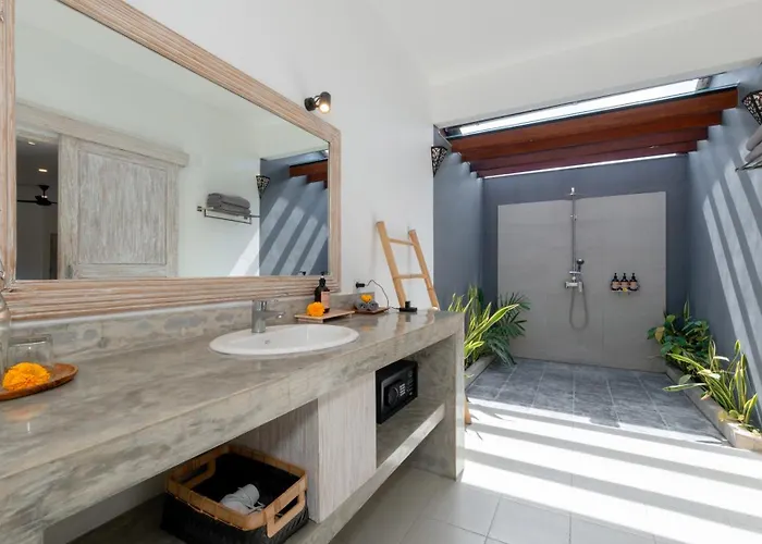 Hiburan * Seminyak (Bali)