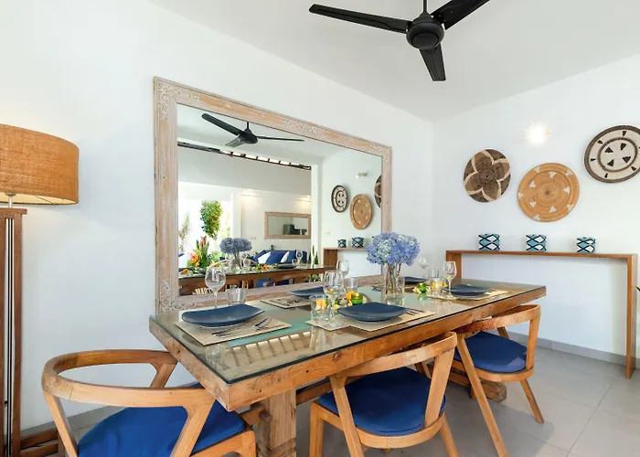 Hiburan Villa Seminyak (Bali)